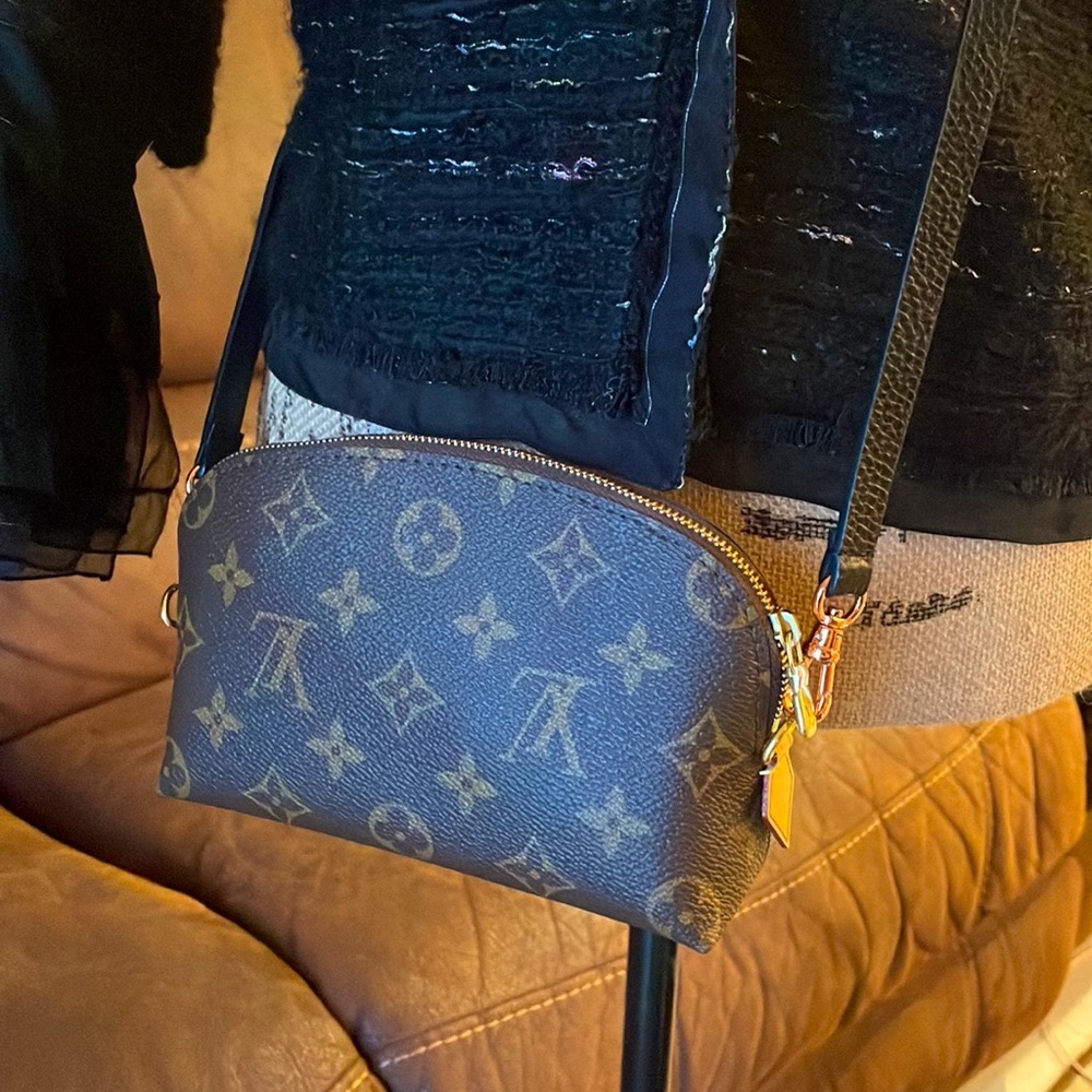 ‼️SOLD‼️Louis Vuitton 2022 cosmetic pouch/crossbody - Picture 7 of 14